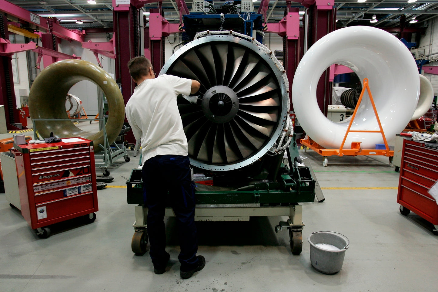 Rolls-Royce in Singapore: Harnessing the Power of the Ecosystem to Drive Growth